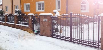 Zima nám nevadí. Vyrábíme a montujeme ploty i když mrzne a sněží